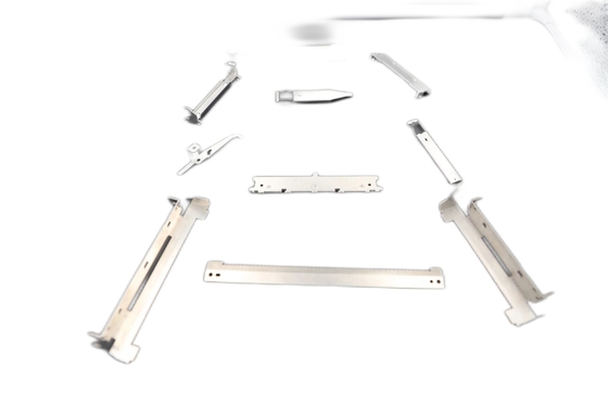 Stempelproces Warm plaat metaal louver Buig met siliconen plaat gepolijst afwerking